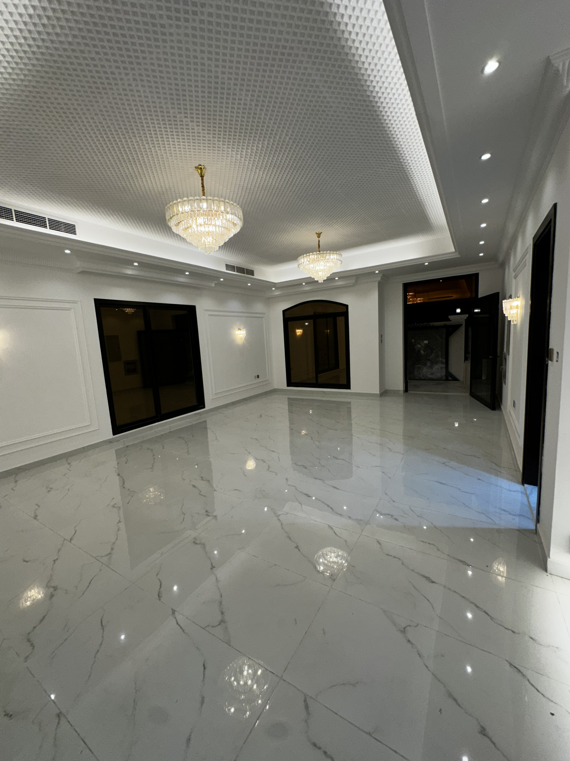 5 Bedroom Luxurious Classic Villa for Sale in Ajman 6