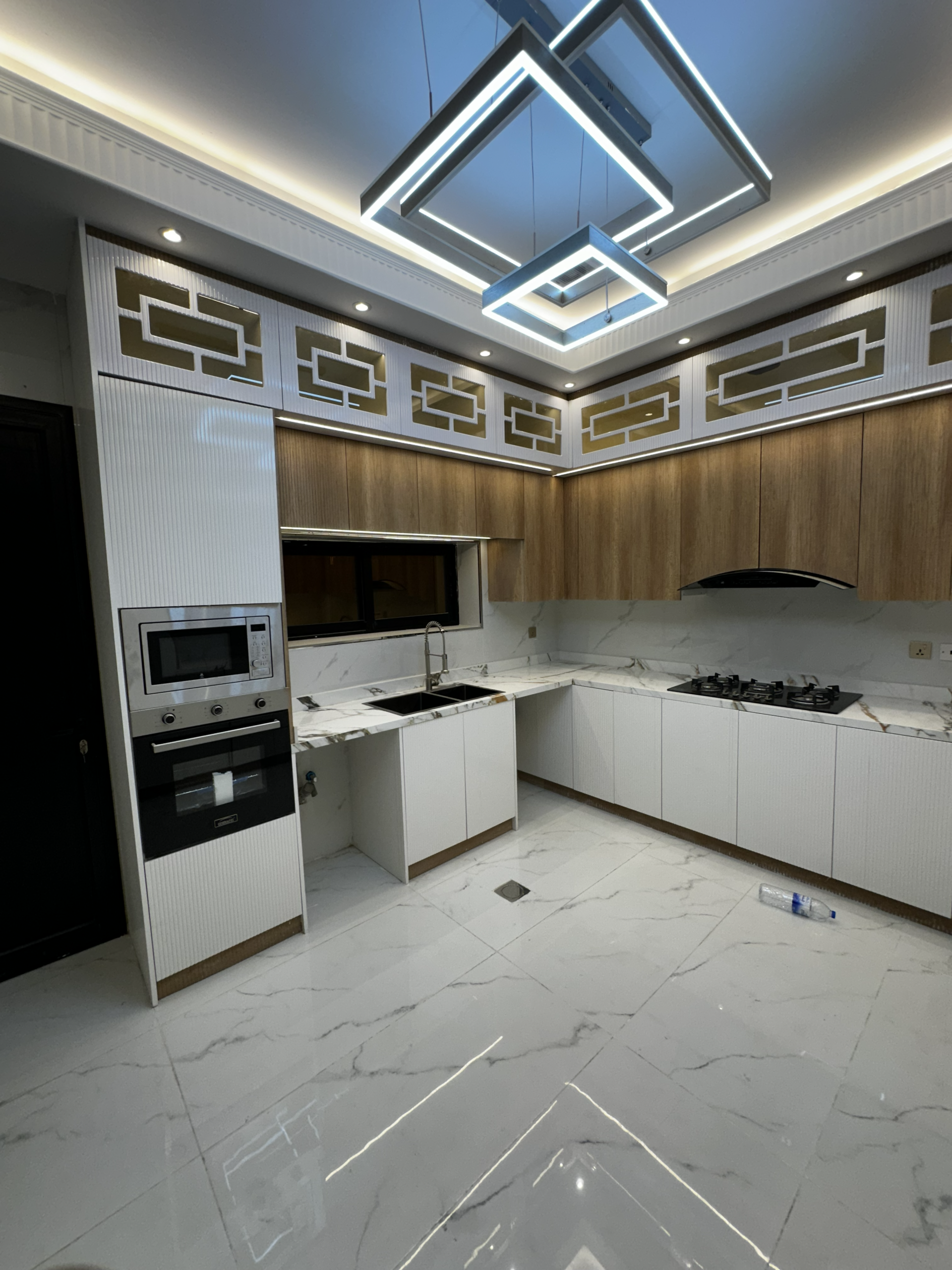 5 Bedroom Luxurious Classic Villa for Sale in Ajman 8
