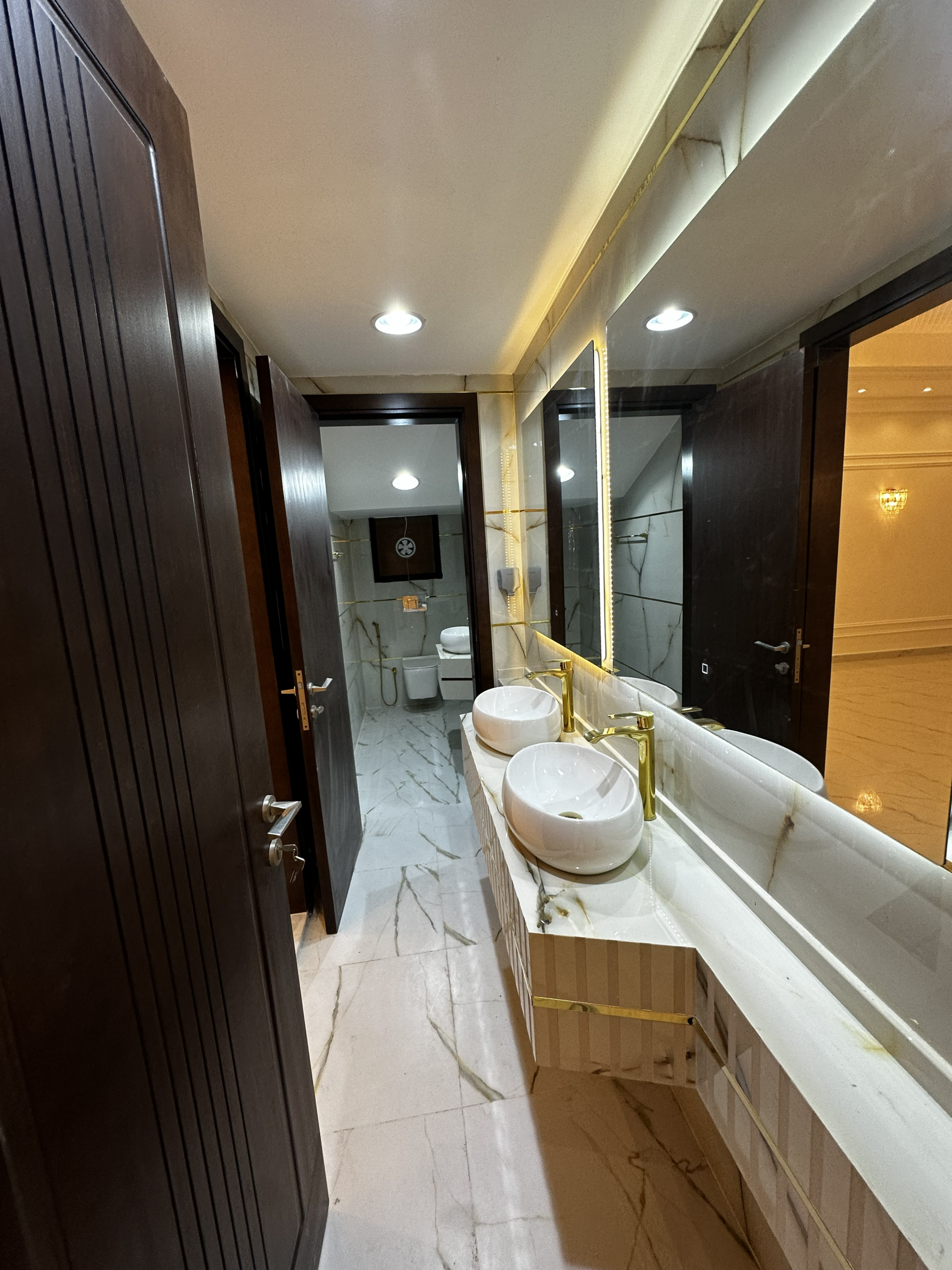 5 Bedroom Luxurious Classic Villa for Sale in Ajman 9